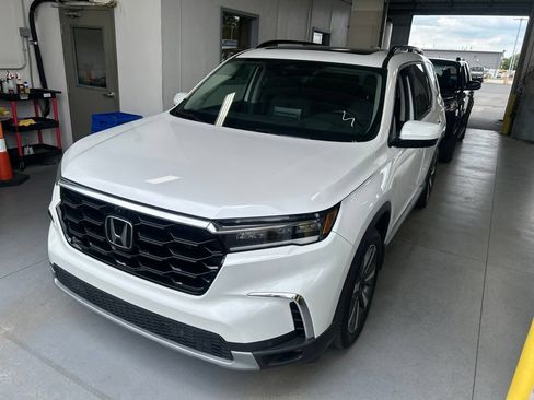 Used 2024 Honda Pilot Elite image 2