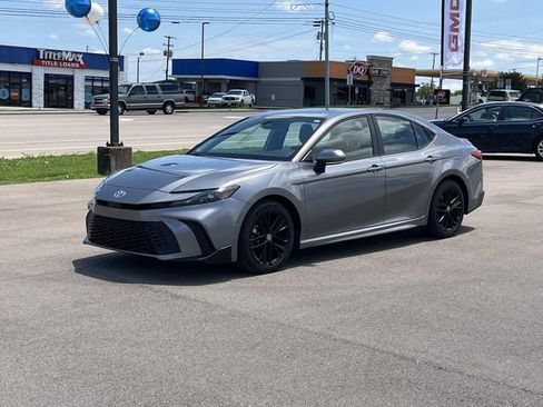 Used 2025 Toyota Camry SE FWD image 8