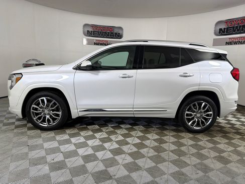 Used 2022 GMC Terrain Denali w/ Denali Premium Package AWD/4WD image 8