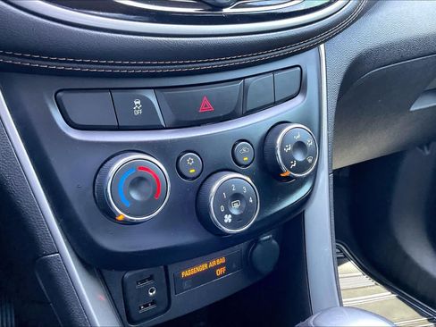 Used 2020 Chevrolet Trax LT w/ Driver Confidence Package FWD image 34