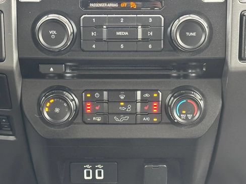 Used 2018 Ford F150 XLT w/ Equipment Group 302A Luxury AWD/4WD image 23