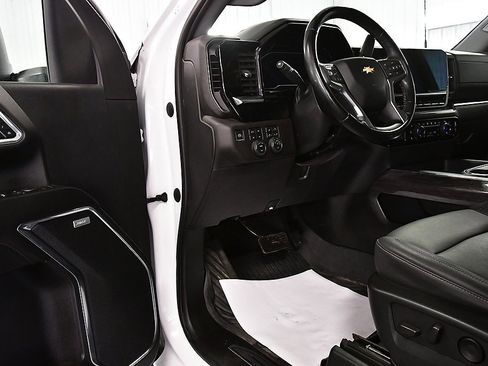 Used 2024 Chevrolet Silverado 2500 LTZ w/ LTZ Plus Package image 20