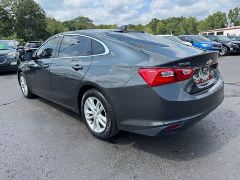 Used 2017 Chevrolet Malibu LT FWD image 3