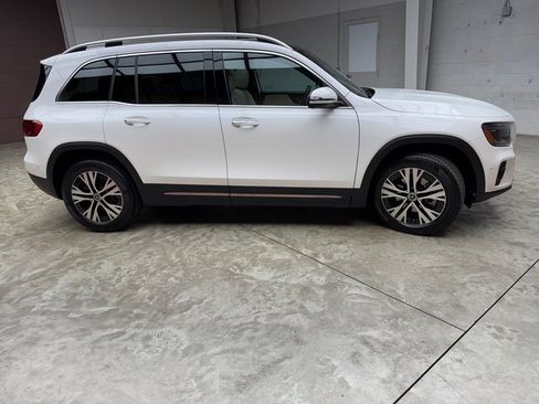 New 2025 Mercedes-Benz GLB 250 4MATIC image 6