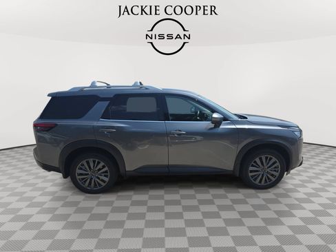 Used 2025 Nissan Pathfinder SL w/ SL Premium Package AWD/4WD image 4