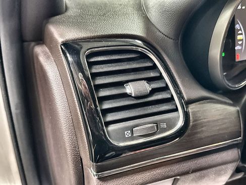 Used 2019 Jeep Grand Cherokee Overland image 15