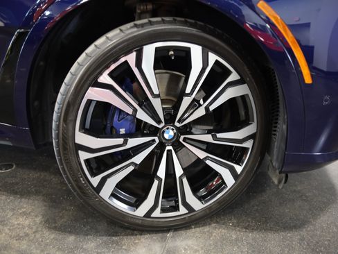 Used 2024 BMW X7 xDrive40i w/ M Sport Package AWD/4WD image 9