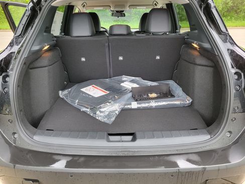 New 2026 Nissan Kicks SR w/ Cold Weather Package AWD/4WD image 12