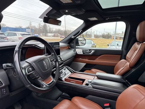 Used 2018 Lincoln Navigator Reserve w/ Technology Package image 9
