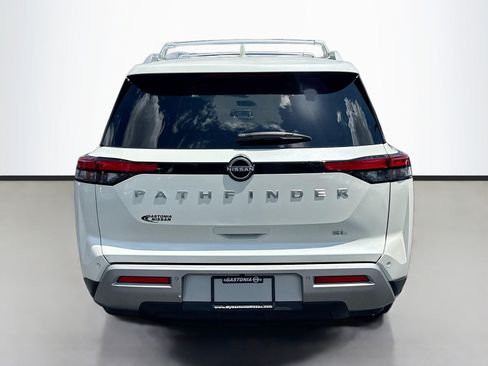 Used 2024 Nissan Pathfinder SL w/ SL Premium Package FWD image 6