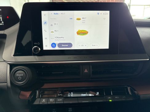 Used 2025 Toyota Prius Plug-In Hybrid image 40