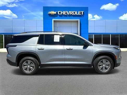 New 2026 Chevrolet Traverse LT w/ LPO, Floor Liner Package image 2