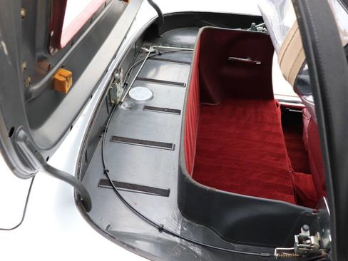 Used 1987 Mercedes-Benz 560 SL image 16