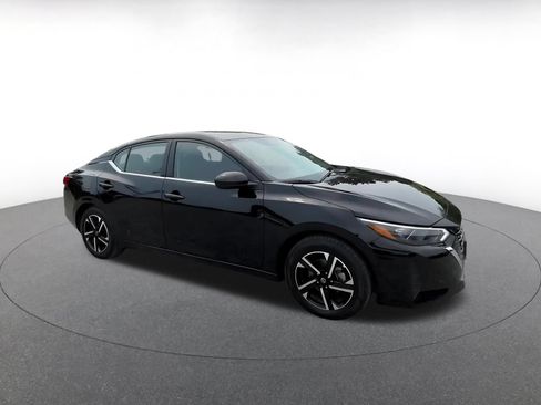 Used 2025 Nissan Sentra SV FWD image 2