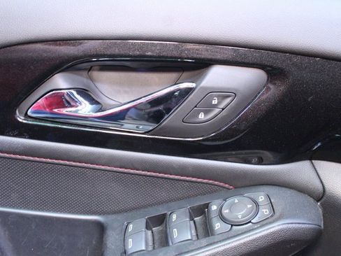 Used 2023 Chevrolet Traverse RS image 19