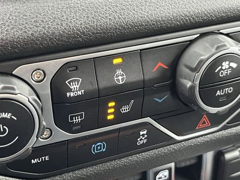 Used 2024 Jeep Wrangler Unlimited image 31