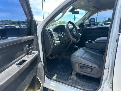 Used 2017 RAM 2500 Tradesman w/ Chrome Appearance Group AWD/4WD image 5