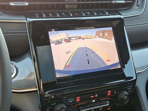 Used 2023 Jeep Grand Cherokee Altitude image 20