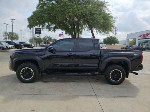 Used 2024 Toyota Tacoma TRD Off-Road w/ TRD Off Road Upgrade Package AWD/4WD image 6
