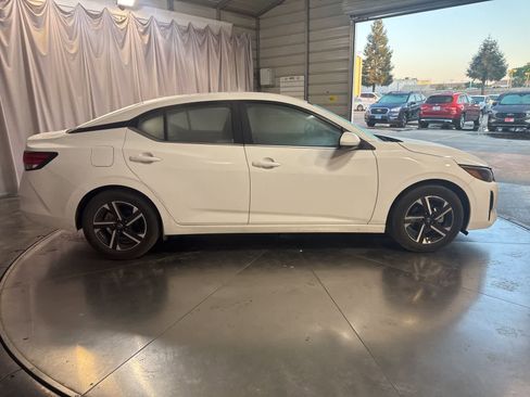 Used 2025 Nissan Sentra SV image 4