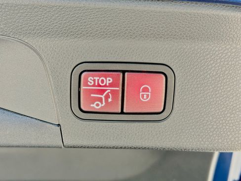 Used 2023 Mercedes-Benz GLC 300 4MATIC Coupe image 19