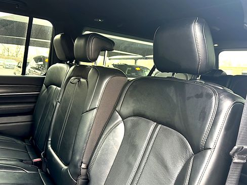 Used 2024 Jeep Wagoneer L Series II image 19