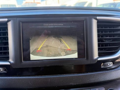 Used 2020 Chrysler Pacifica Touring-L image 20