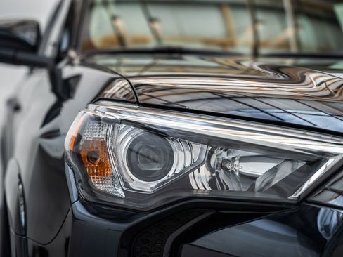 Certified 2022 Toyota 4Runner SR5 AWD/4WD image 11