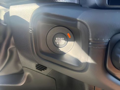 Used 2025 Jeep Wrangler Unlimited Sahara AWD/4WD image 23