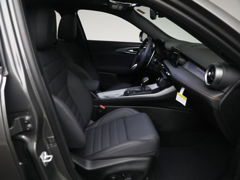 New 2026 Alfa Romeo Tonale Veloce w/ Quick Order Package 23H Volce image 16