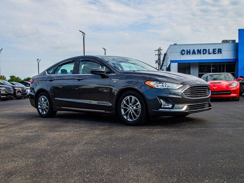 Used 2020 Ford Fusion SE FWD image 9