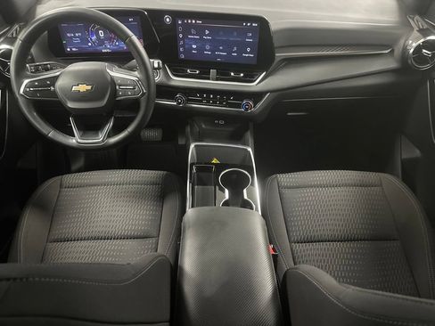 Used 2025 Chevrolet Equinox LT w/ Safety and Technology Package FWD image 3