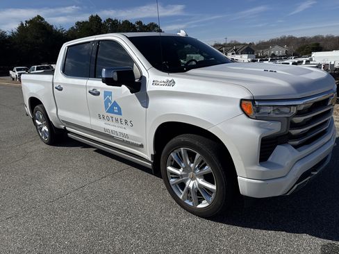 Used 2023 Chevrolet Silverado 1500 High Country image 2