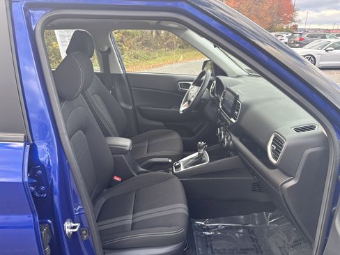 Used 2024 Hyundai Venue SEL image 9