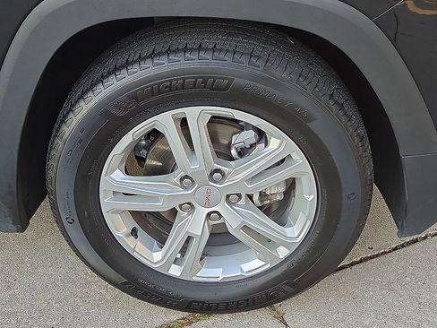 Used 2024 GMC Terrain SLE image 7