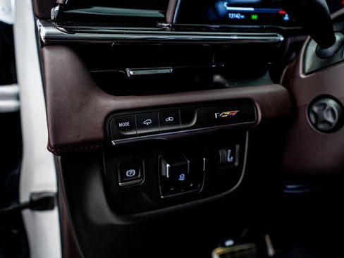 Used 2023 Cadillac Escalade V w/ LPO, ONYX Package image 41