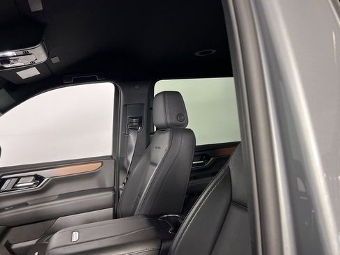 Used 2025 GMC Yukon XL Denali image 24