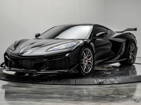 Used 2024 Chevrolet Corvette Z06 w/ Stealth Interior Trim Package RWD image 4