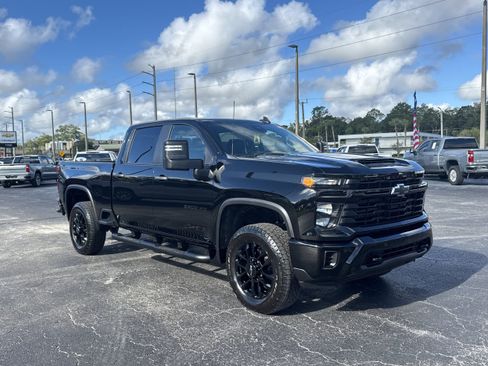 Used 2025 Chevrolet Silverado 2500 Custom w/ Custom Value Package AWD/4WD image 2