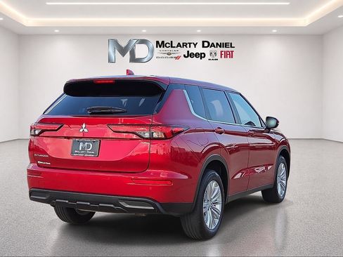 Used 2024 Mitsubishi Outlander ES FWD image 5