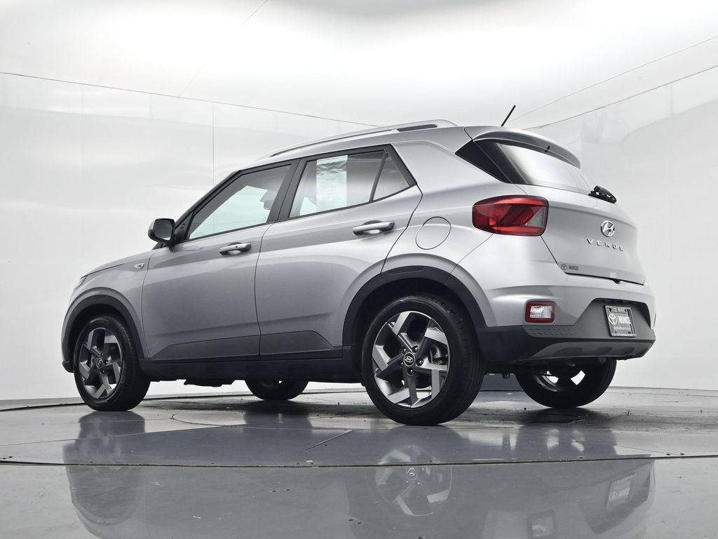 Used 2025 Hyundai Venue SEL FWD image 31