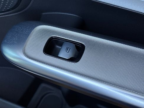 Used 2024 Mercedes-Benz GLC 300 4MATIC image 23