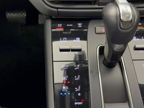 Used 2024 Porsche Macan AWD/4WD image 22