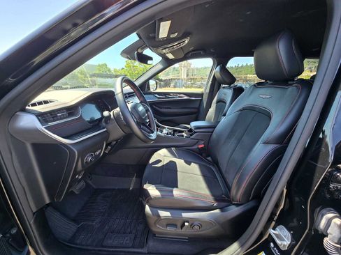 Used 2022 Jeep Grand Cherokee Trailhawk AWD/4WD image 20