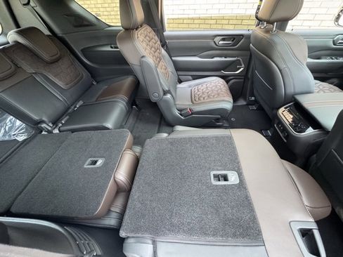 New 2026 Nissan Armada Platinum image 13