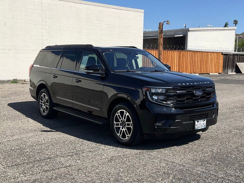 Used 2025 Ford Expedition Max Active AWD/4WD image 8