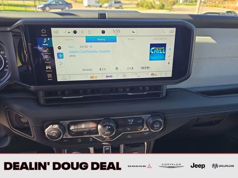 Used 2025 Jeep Wrangler Sahara image 19