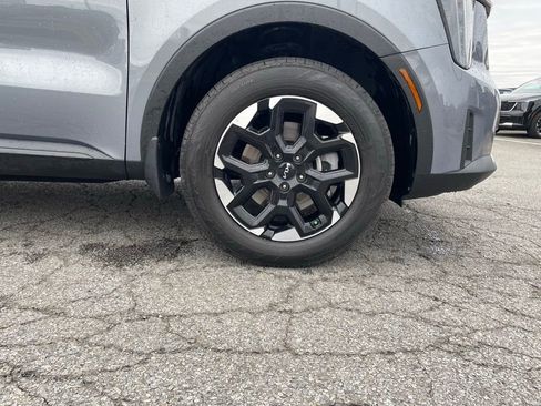 Used 2025 Kia Sorento S image 32