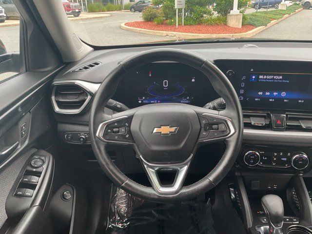 Used 2024 Chevrolet TrailBlazer LT w/ Convenience Package AWD/4WD image 17