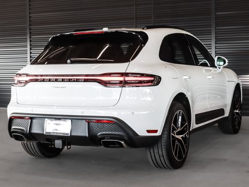 Used 2025 Porsche Macan image 10